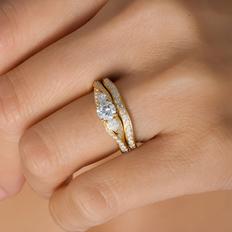 Diamant-Brautset Bypass Dreistein 1.38 ct. Gesamtgewicht in 14K Gelbgold
