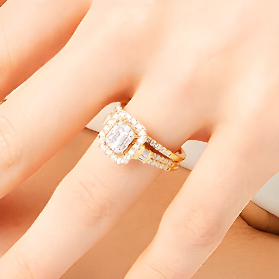1.0 ct. Gesamtgewicht Diamant-Brautset im Smaragdschliff, zweireihig, in 10K Gelbgold