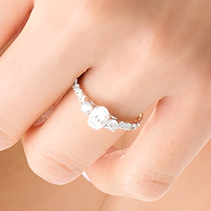 Dreistein-Verlobungsring mit Diamanten 1.17 ct. Gesamtgewicht in 14K Weißgold