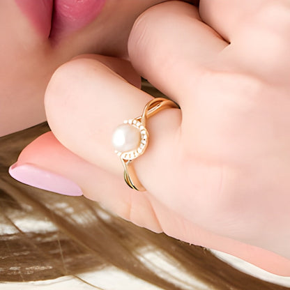 6,0mm Süßwasser-Zuchtperle und 0,1 ct. Gesamtgewicht Diamant Ring mit gedrehter Schiene und Rahmen in 10K Gelbgold