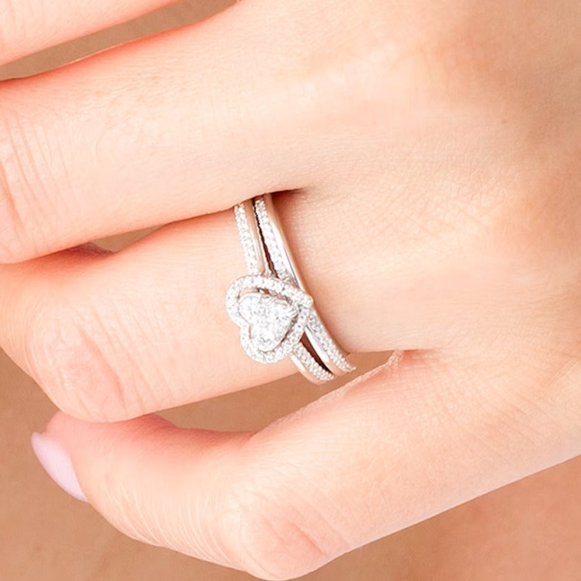 0.5 ct. Gesamtgewicht Komposit-Diamant Braut-Set mit herzförmigem Rahmen in 10K Weißgold