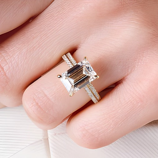 5.63 CT. Gesamtgewicht Braut-Set mit Labordiamanten im Smaragdschliff in 14K Gelbgold (F/VS2)