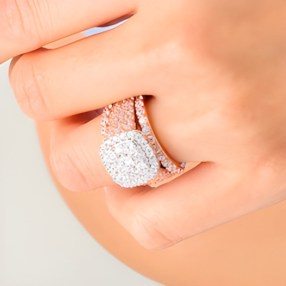3.75 CT. TW Diamant Braut-Set dreiteilig mehrreihig mit doppeltem Kissenschliff-Rahmen in 10K Roségold