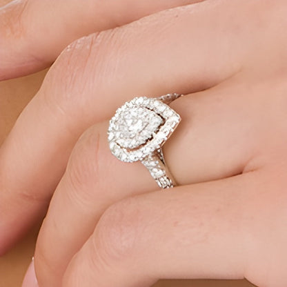1.5 CT. Gesamtgewicht Verlobungsring mit tropfenförmigem Diamant und doppeltem Halo in 14K Weißgold (I/SI2)