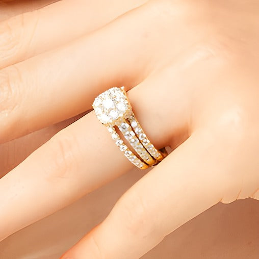 Braut-Set mit Diamanten im Kissenschliff und Rundschliff, 1.75 ct. Gesamtgewicht, in 10K Gelbgold