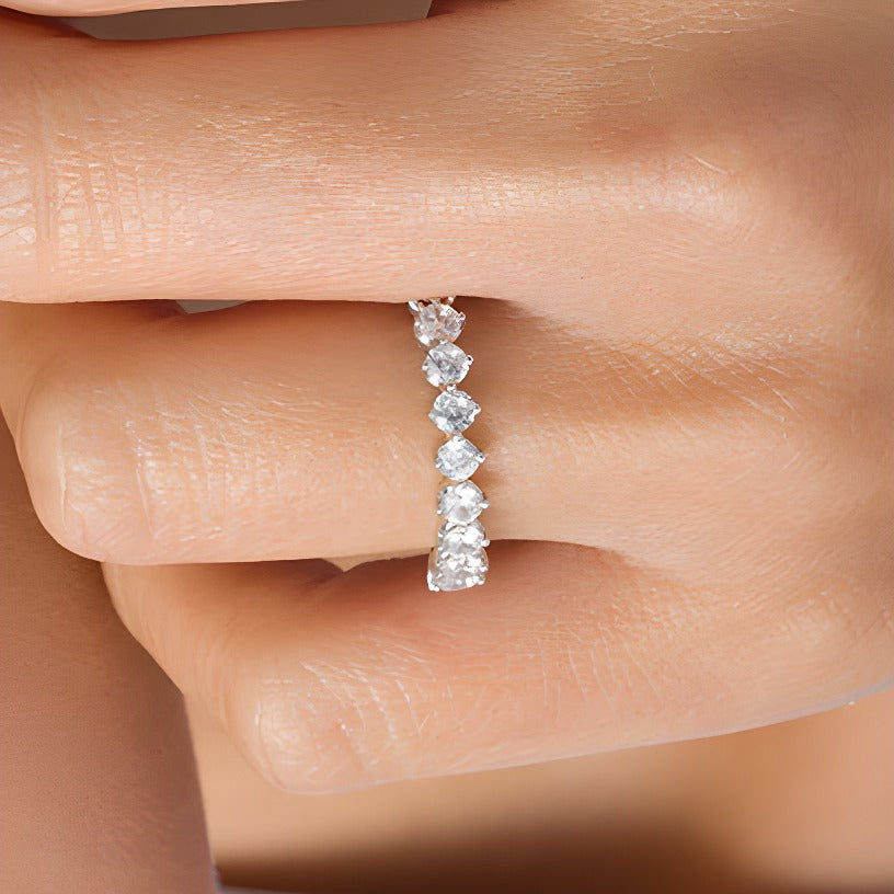 Ehering mit elf Diamanten 1.0 CT. TW in 10K Weißgold