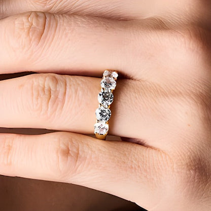 2.0 ct. Gesamtgewicht Memoire-Ring mit fünf Labordiamanten in 10K Gelbgold (F/VS2)