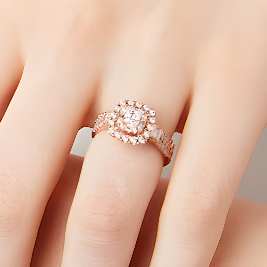 1.0 CT. Gesamtgewicht Braut-Set mit Diamanten im Princess-Schliff und Halo im Kissenschliff, zweireihig, in 10K Roségold