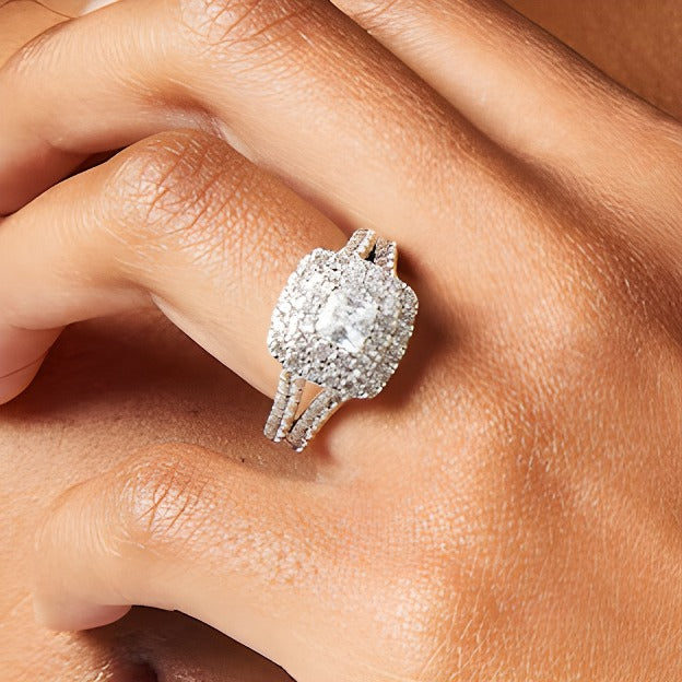 2.0 ct. Gesamtgewicht Verlobungsring mit Labordiamanten im Princess-Schliff und doppeltem Halo in 14K Weißgold (F/VS2)