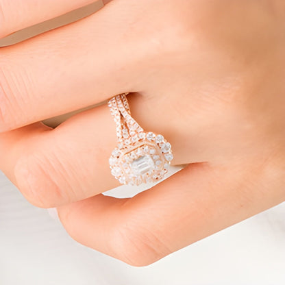 1.0 CT. TW Halo-Verlobungsring im Vintage-Stil mit Diamant im Smaragdschliff und doppeltem achteckigem Rahmen sowie geteilter Schiene aus 14K Roségold