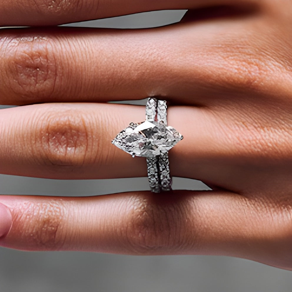 4.33 CT. Gesamtgewicht Labordiamant Braut-Set im Marquise- und Rundschliff in 14K Weißgold (F/VS2)