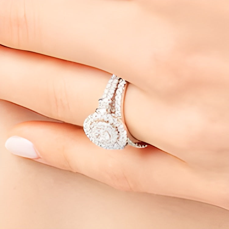 1.0 CT. TW Braut-Set mit Diamanten in Oval- und Rundschliff in 10K Weißgold