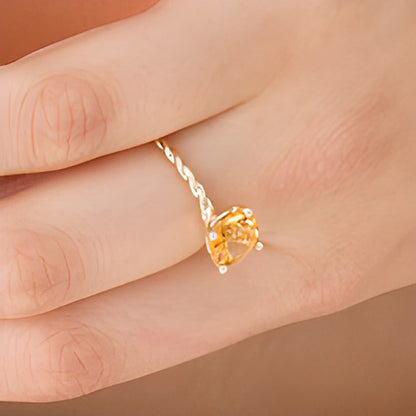 8,0mm Citrin Solitär Ring mit gedrehter Ringschiene in 10K Gelbgold