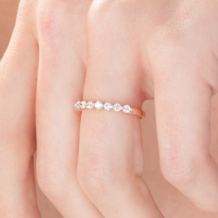 0.38 ct. Gesamtgewicht Diamant Memoire-Ring mit neun Steinen in 10K Roségold