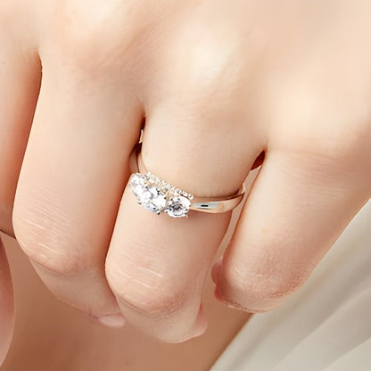 Dreistein-Verlobungsring mit runden weißen Diamanten, 1.0 ct. Gesamtgewicht, in 14K Weißgold
