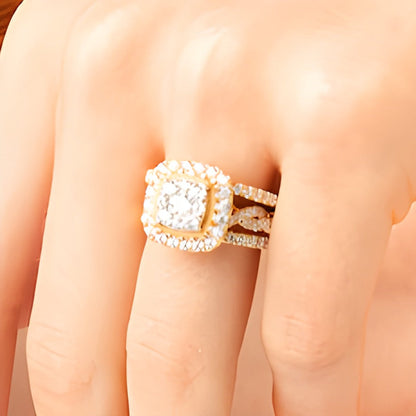 1.63 CT. Gesamtgewicht Braut-Set im Kissenschliff mit mehreren Diamanten und gedrehter Ringschiene, dreiteilig, aus 10K Gelbgold