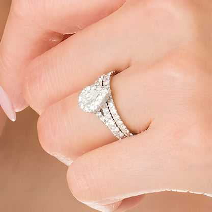 Braut-Set mit tropfenförmigen und runden Diamanten 1.5 ct. Gesamtgewicht in 10K Weißgold