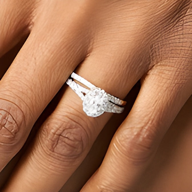1.25 ct. Gesamtgewicht Braut-Set mit ovalem Diamant-Rahmen und geteilter Schiene in 14K Gelbgold