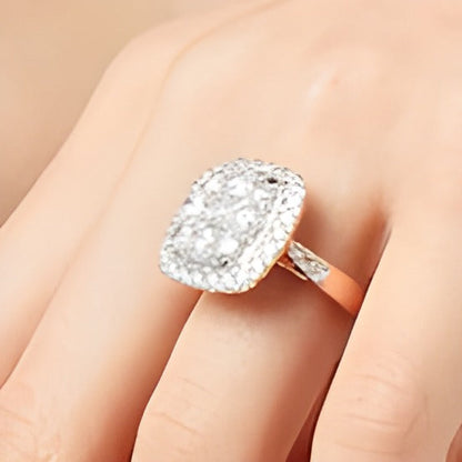 3.17 ct. Gesamtgewicht Verlobungsring mit Diamanten im Kissenschliff und Halo in 14K Roségold