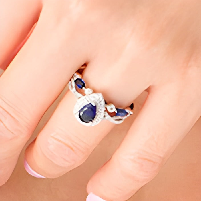 Braut-Set mit tropfenförmigem blauen Saphir und Saphir im Marquise-Schliff (im Labor gezüchtet) in rhodiniertem Sterlingsilber