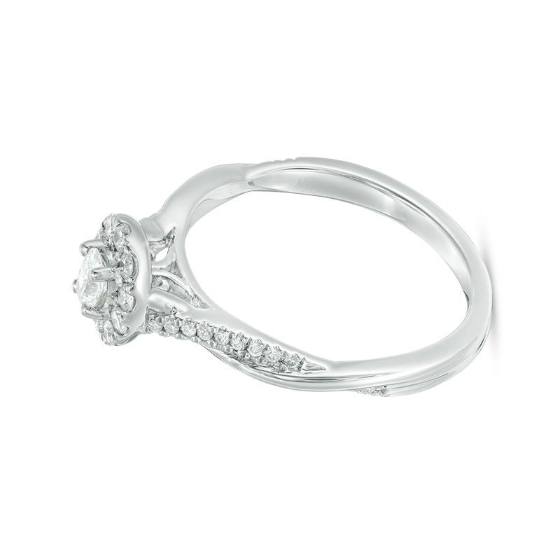 0,38 ct. Gesamtgewicht Verlobungsring mit ovalem Diamant im Halo und gedrehtem Ring in 10K Weißgold