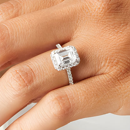 2.5 CT. Gesamtgewicht Verlobungsring mit Labordiamanten im Smaragdschliff und Halo in 14K Weißgold (F/SI2)