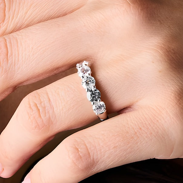 2.0 ct. Gesamtgewicht Labordiamant Fünfstein-Memoire-Ring in 10K Weißgold (F/VS2)