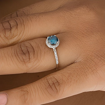 1.0 CT. TW Halo-Verlobungsring mit blauen und weißen Diamanten in 14K Weißgold