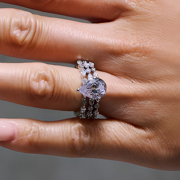 3,33 ct. Gesamtgewicht Braut-Set mit tropfenförmigen Labordiamanten in 14K Weißgold (F/VS2)