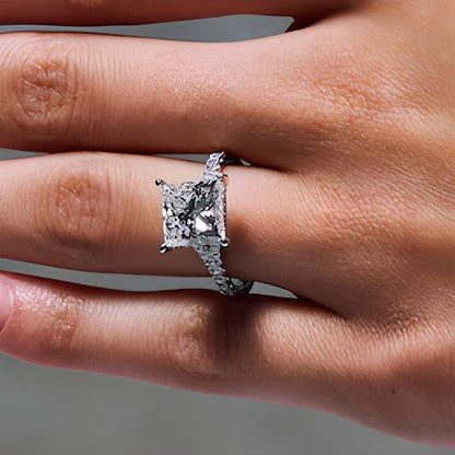 4.5 CT. Gesamtgewicht Verlobungsring im Princess-Schliff mit Labordiamanten, Solitär mit seitlichem Besatz, in 14K Weißgold (F/SI2)