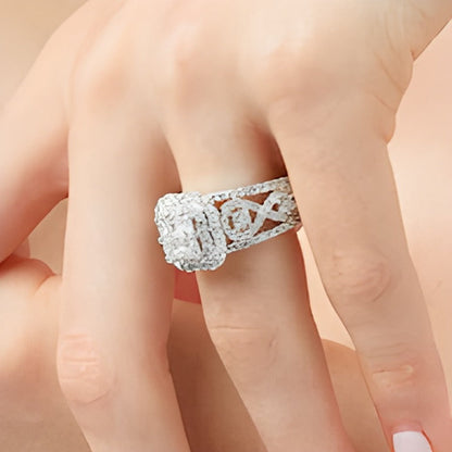 Verlobungsring mit Diamanten im Princess- und Rundschliff 2.5 ct. Gesamtgewicht in 14K Weißgold