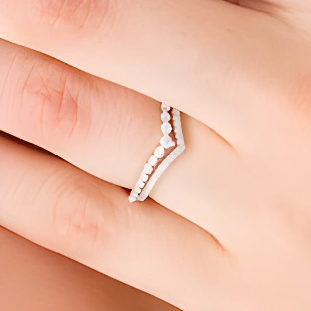0.25 ct. Gesamtgewicht Diamant Double-Chevron Memoire-Ring in 10K Weißgold