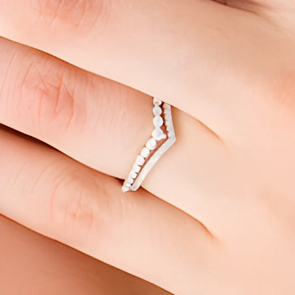 0.25 ct. Gesamtgewicht Diamant Double-Chevron Memoire-Ring in 10K Weißgold
