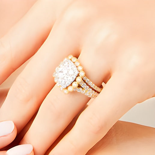 2.75 ct. Gesamtgewicht Braut-Set mit Diamanten in Princess-, rund- und Kissenschliff in 10K Gelbgold