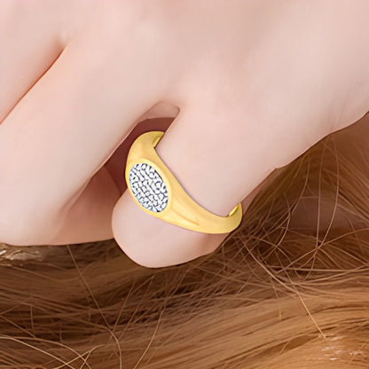 Signet-Ring mit ovalem Diamant-Besatz 0.1 ct. Gesamtgewicht in 10K Gelbgold