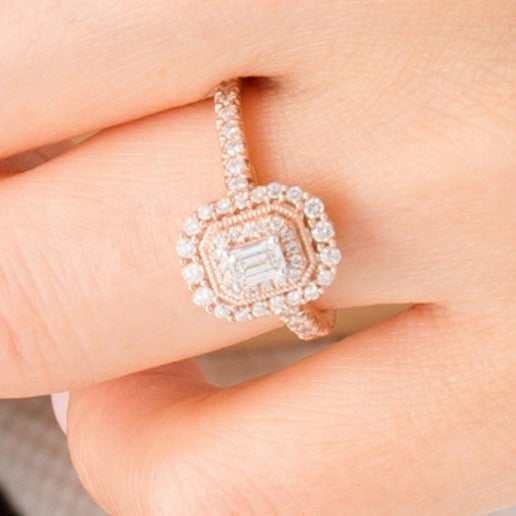 0,63 ct. Gesamtgewicht Verlobungsring im Vintage-Stil mit Diamant im Smaragdschliff und doppeltem achteckigen Rahmen in 10K Roségold