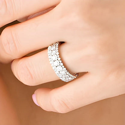 Memoire-Ring mit 3.0 ct. Gesamtgewicht Diamanten im Vintage-Stil mit Muschelrand in 14K Weißgold