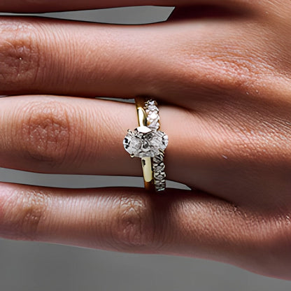 2.0 ct. Gesamtgewicht Braut-Set mit ovalem Labordiamant und verstecktem Rahmen in 14K Gelbgold (F/VS2)