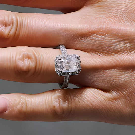 2.63 CT. Gesamtgewicht Halo-Ring mit Labordiamanten im Radiant-Schliff in 14K Weißgold (F/SI2)