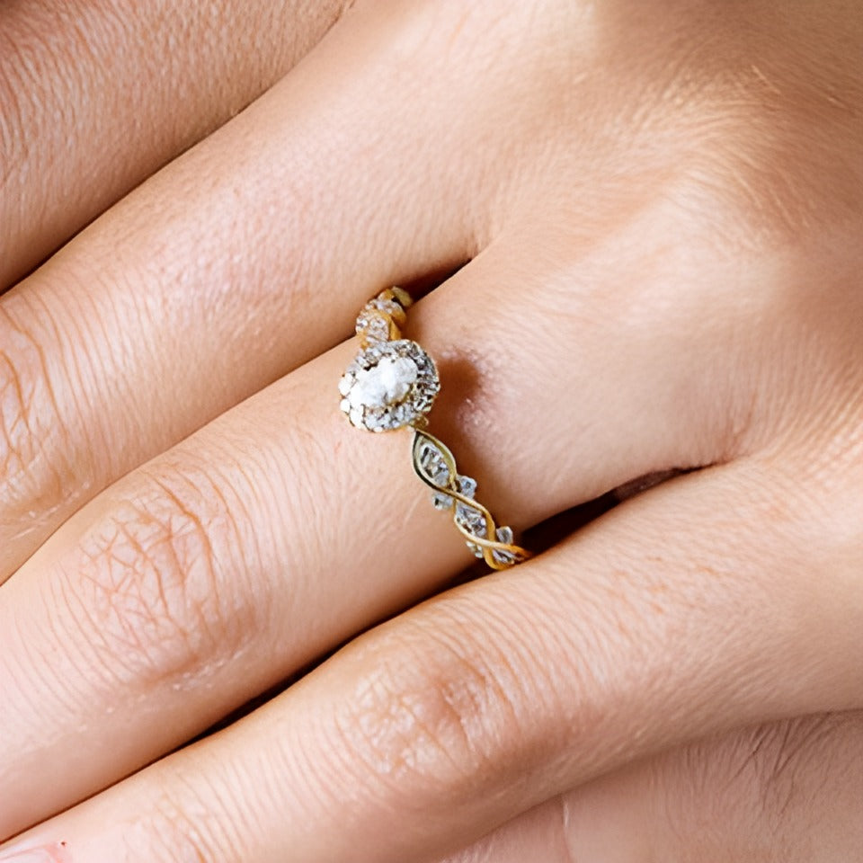 0.5 CT. Gesamtgewicht Freundschaftsring mit ovalem Labordiamant und Halo in 10K Gelbgold (F/SI2)
