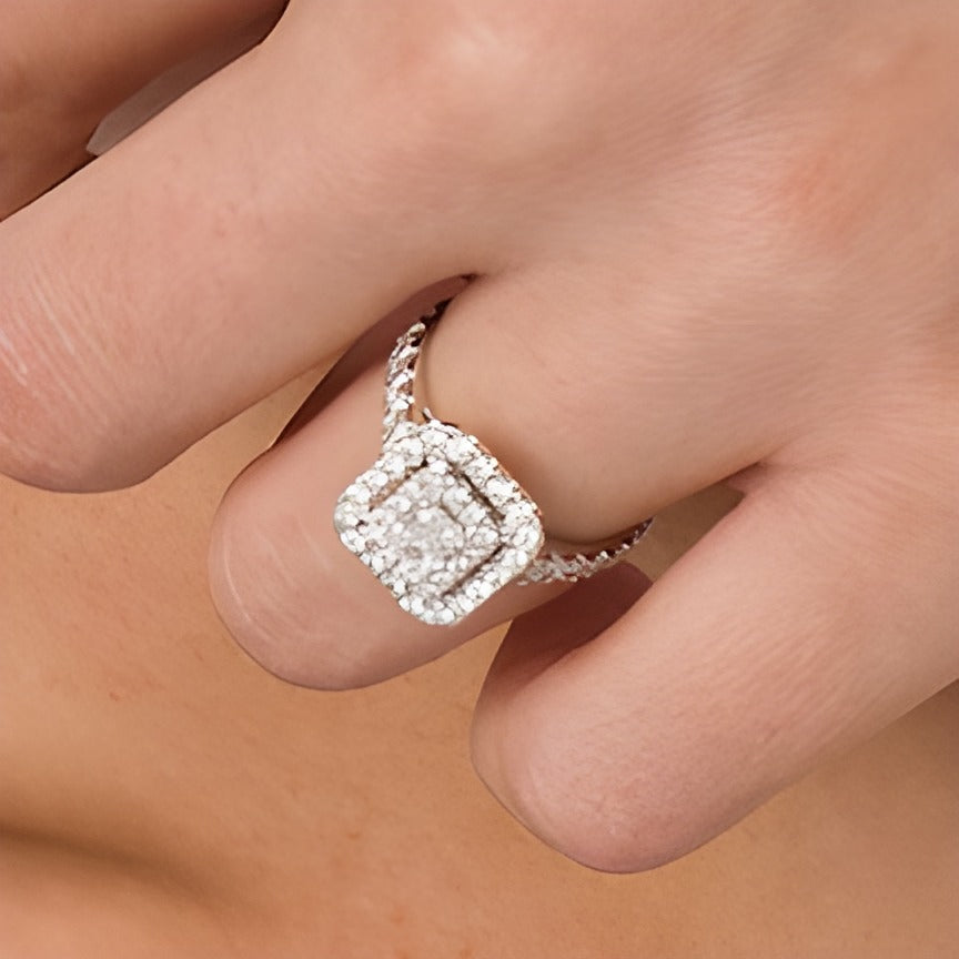 Verlobungsring mit Diamant im Smaragdschliff 1.5 ct. Gesamtgewicht, doppelter Halo, in 14K Weißgold (I/SI2)