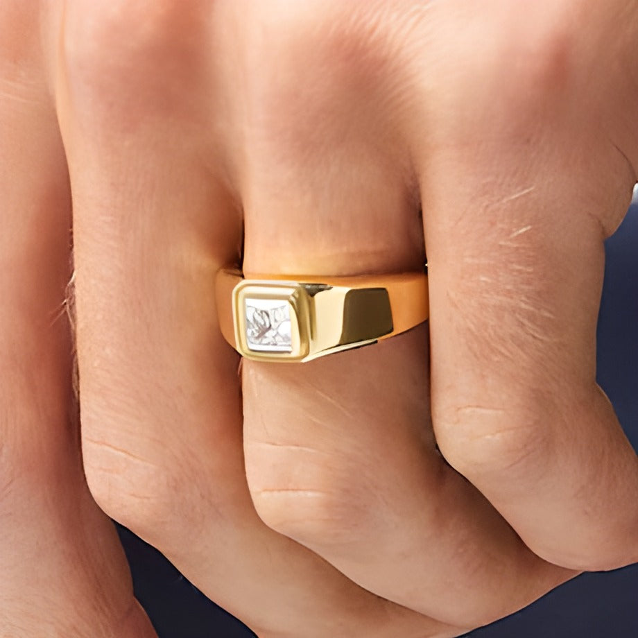 1.0 CT. Gesamtgewicht Solitär-Ehering mit Labordiamant im Square-Schliff in 14K Gelbgold (F/VS2)