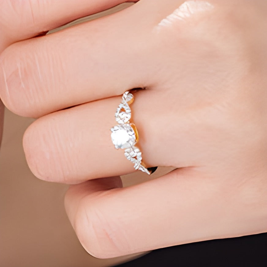 0.88 ct. Gesamtgewicht Diamant Solitär mit seitlichem Besatz Verlobungsring in 10K Gelbgold