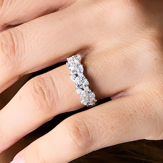 1,25 ct. Gesamtgewicht Labordiamant Memoire-Ring mit verschiedenen Schliffformen in 14K Weißgold (F/VS2)