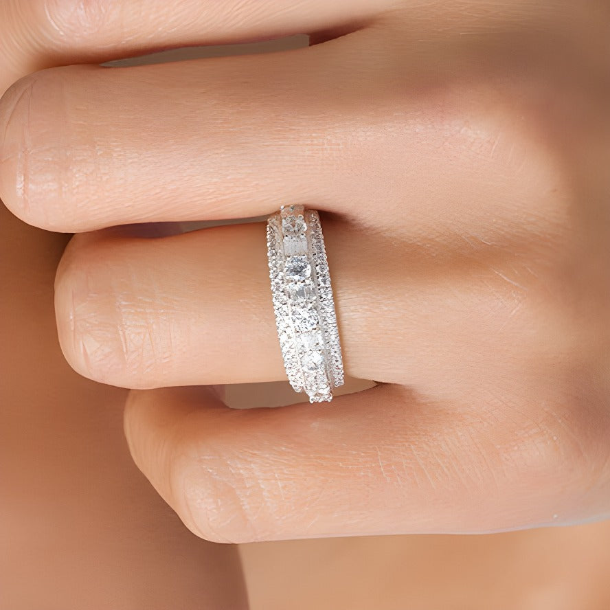 1.0 ct. Gesamtgewicht Memoire-Ring mit Baguette- und runden Diamanten im Vintage-Stil in 14K Weißgold