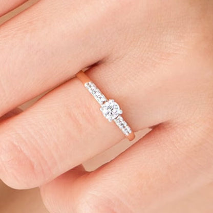 0.33 CT. Gesamtgewicht Diamant Verlobungsring als Solitär mit seitlichem Besatz in 10K Roségold