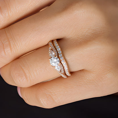 Braut-Set mit Diamanten im Rund- und Tropfenschliff, Bypass Dreistein, 1,38 ct. Gesamtgewicht, in 14K Roségold