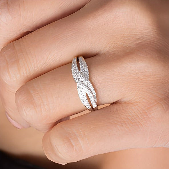 0,33 ct. Gesamtgewicht Diamant Memoire-Ring im Crossover-Design in 10K Weißgold