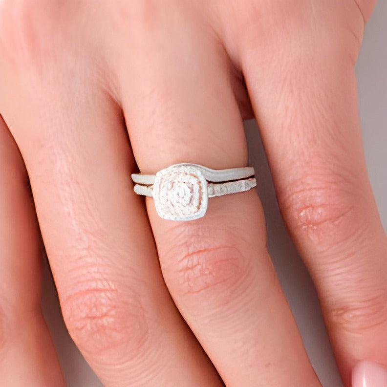 Braut-Set mit Komposit-Diamanten im Kissenschliff-Doppelrahmen 0,38 ct. Gesamtgewicht in 10K Bicolor-Gold