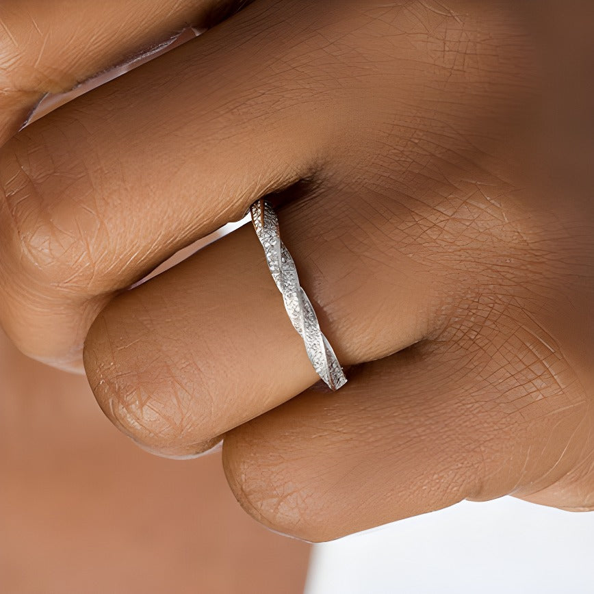 0,2 ct. Gesamtgewicht Diamant Twist-Ehering in 10K Weißgold